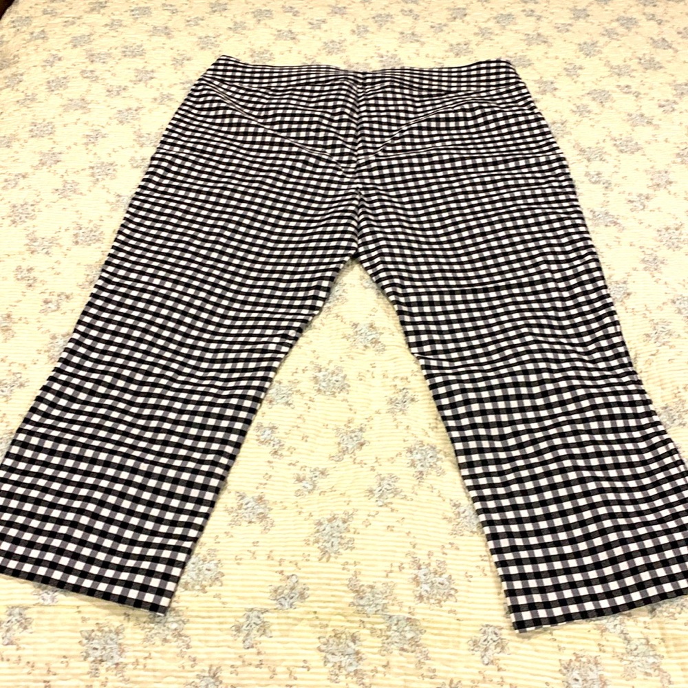 Rafaella Capri pants NEW Black/White plaid Size 16 Comfort Fits your moves Cute - Picture 3 of 7